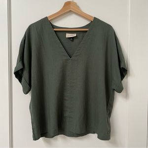 SHORT SLEEVE V-NECK TOP